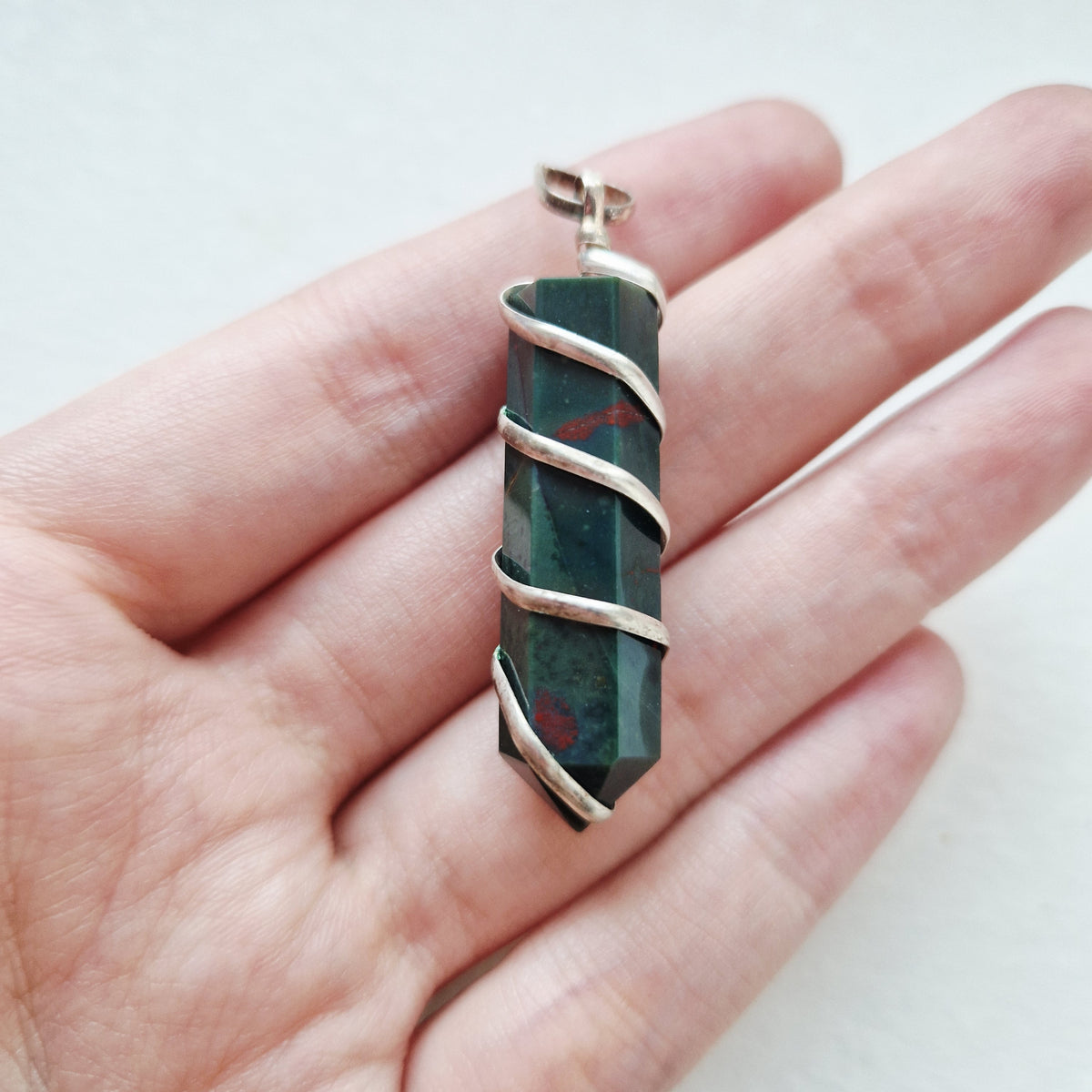 Pendentif spirale - Héliotrope / Jaspe sanguin - Force intérieure