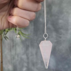 Pendule Triangle en Quartz rose