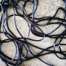 Cordon noir satiné et doux, pour pendentif - 1 mètre