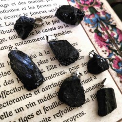 Pendentif de Tourmaline noire brute ~ Protection