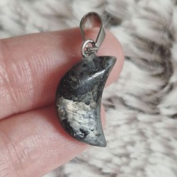 Pendentif lune de Larvikite ~ Réceptivité