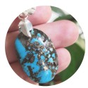 Pendentifs en pierres polies