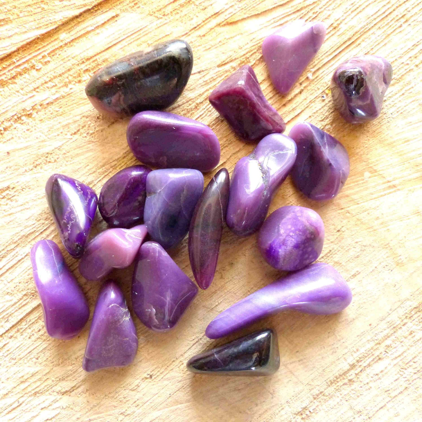 Petit pendentif de Sugilite ~ Chemin de vie