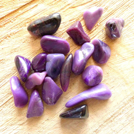 Petit pendentif de Sugilite ~ Chemin de vie