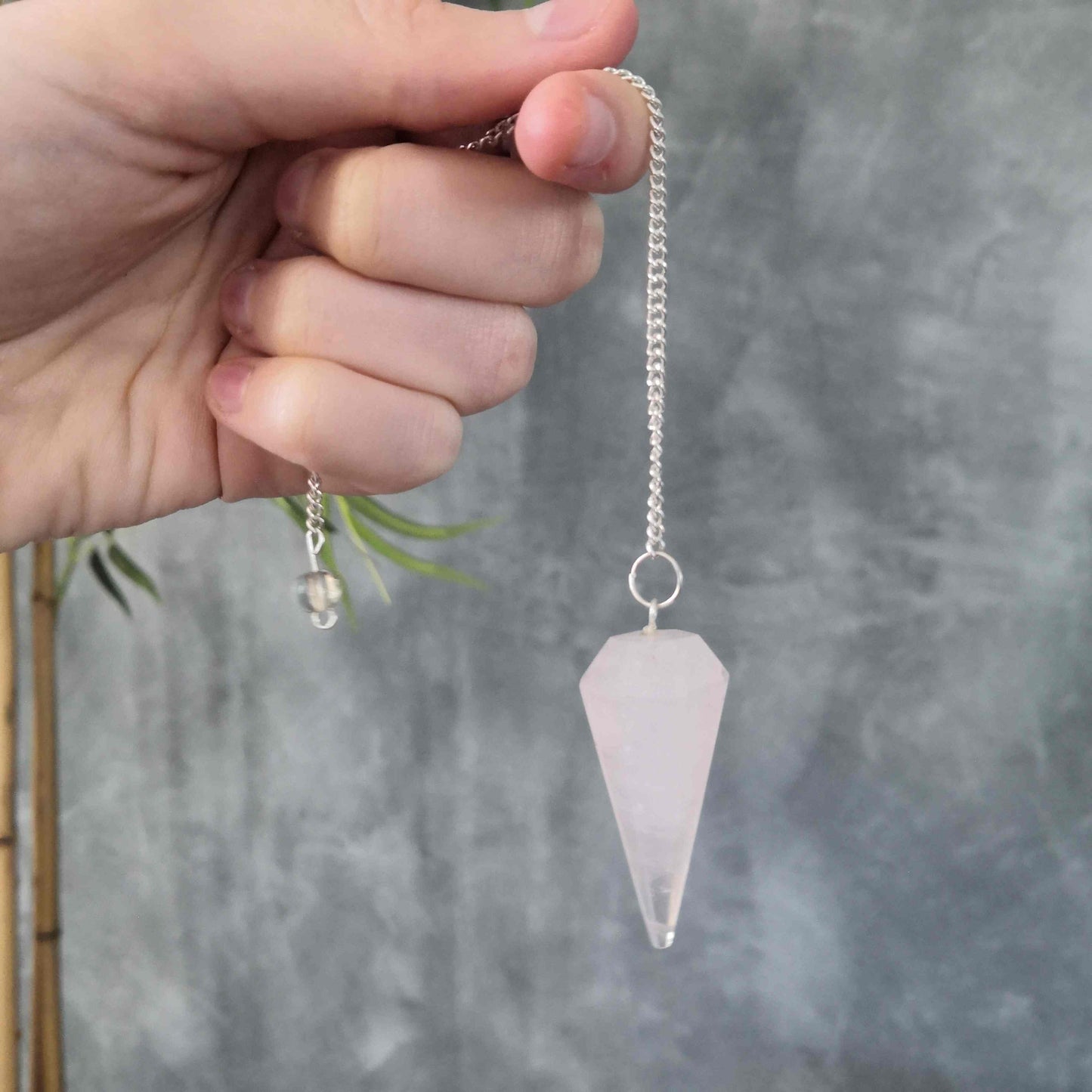 Pendule Triangle en Quartz rose