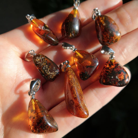 Petit pendentif d'Ambre cognac ~ Chaleur