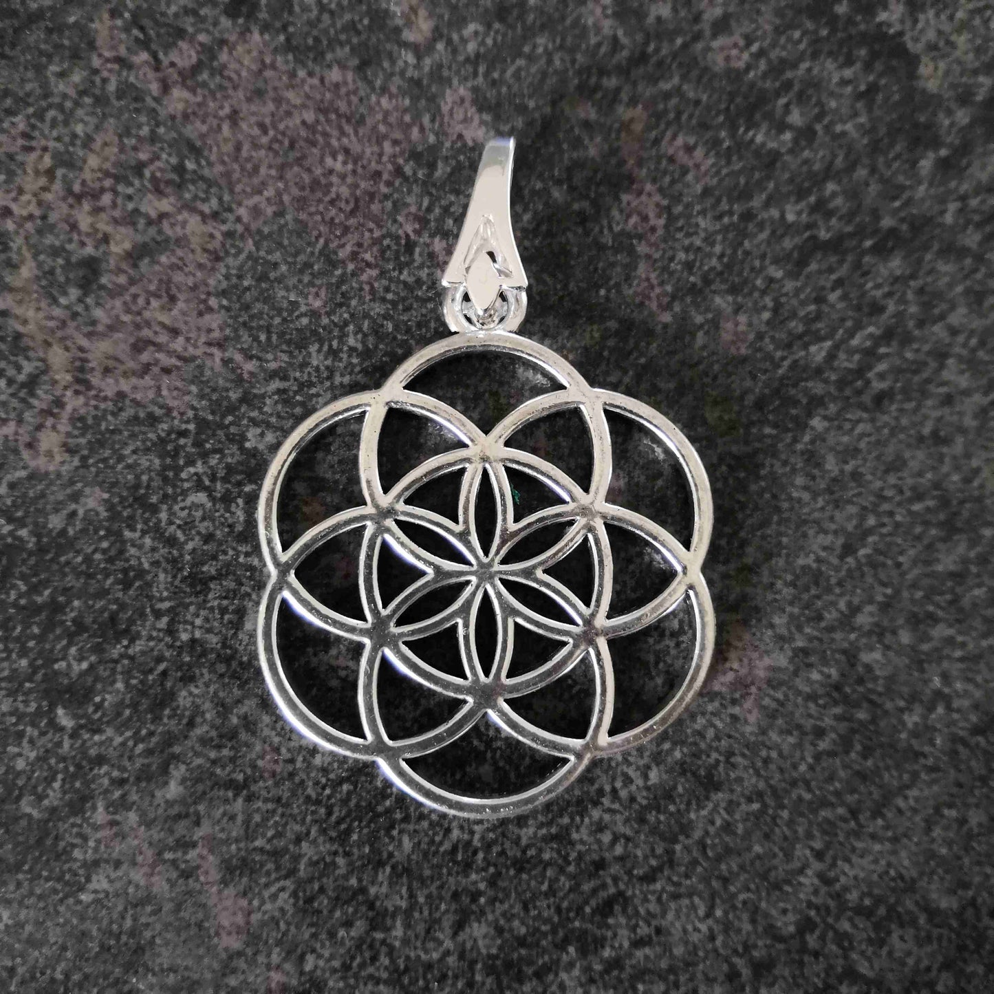 Pendentif fleur de vie argentée