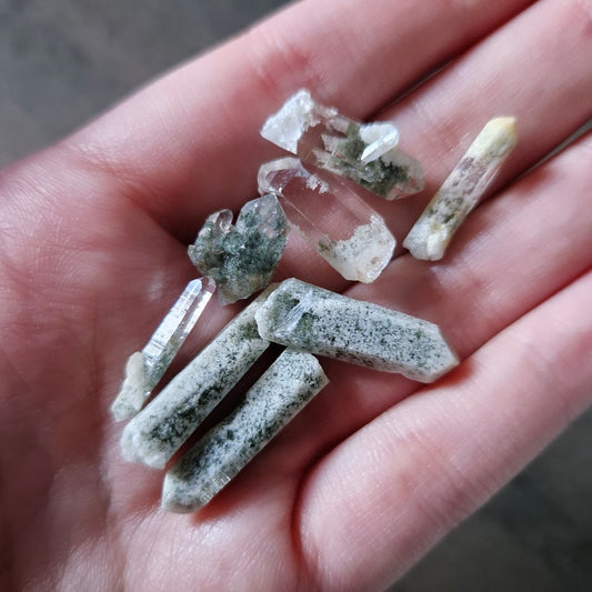pointes naturelles de quartz chlorite pour lithothérapie