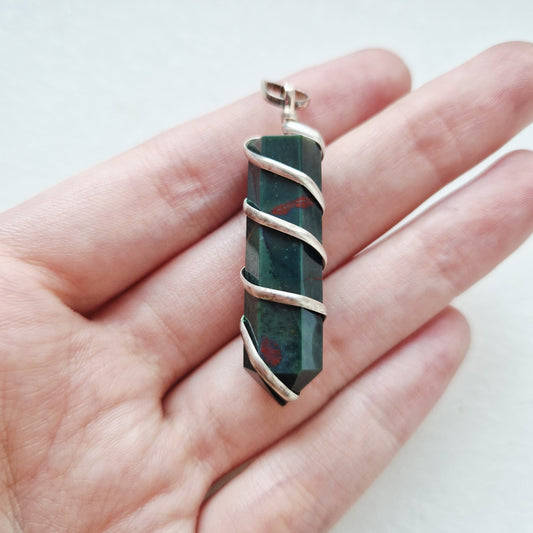 Pendentif spirale - Héliotrope / Jaspe sanguin - Force intérieure
