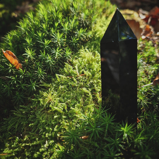Pointe d’obsidienne noire (~8cm)
